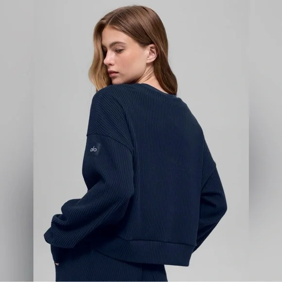 NWT Alo Yoga Muse Crew Neck Pullover Top Long Sleeve Sweater Navy Blue Sz M - Picture 2 of 7